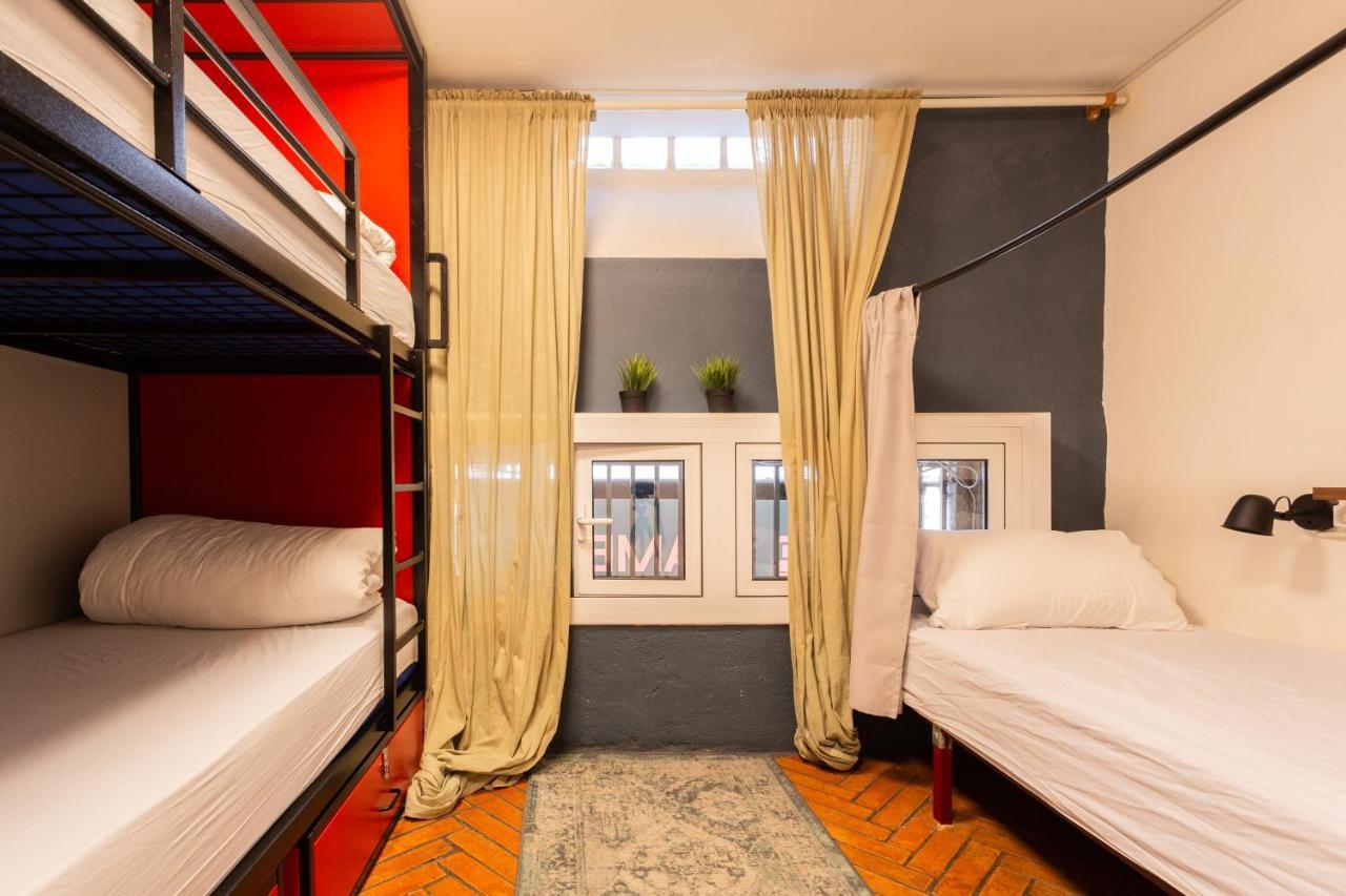 Mambo Tango Hostel Barcelona Exterior photo