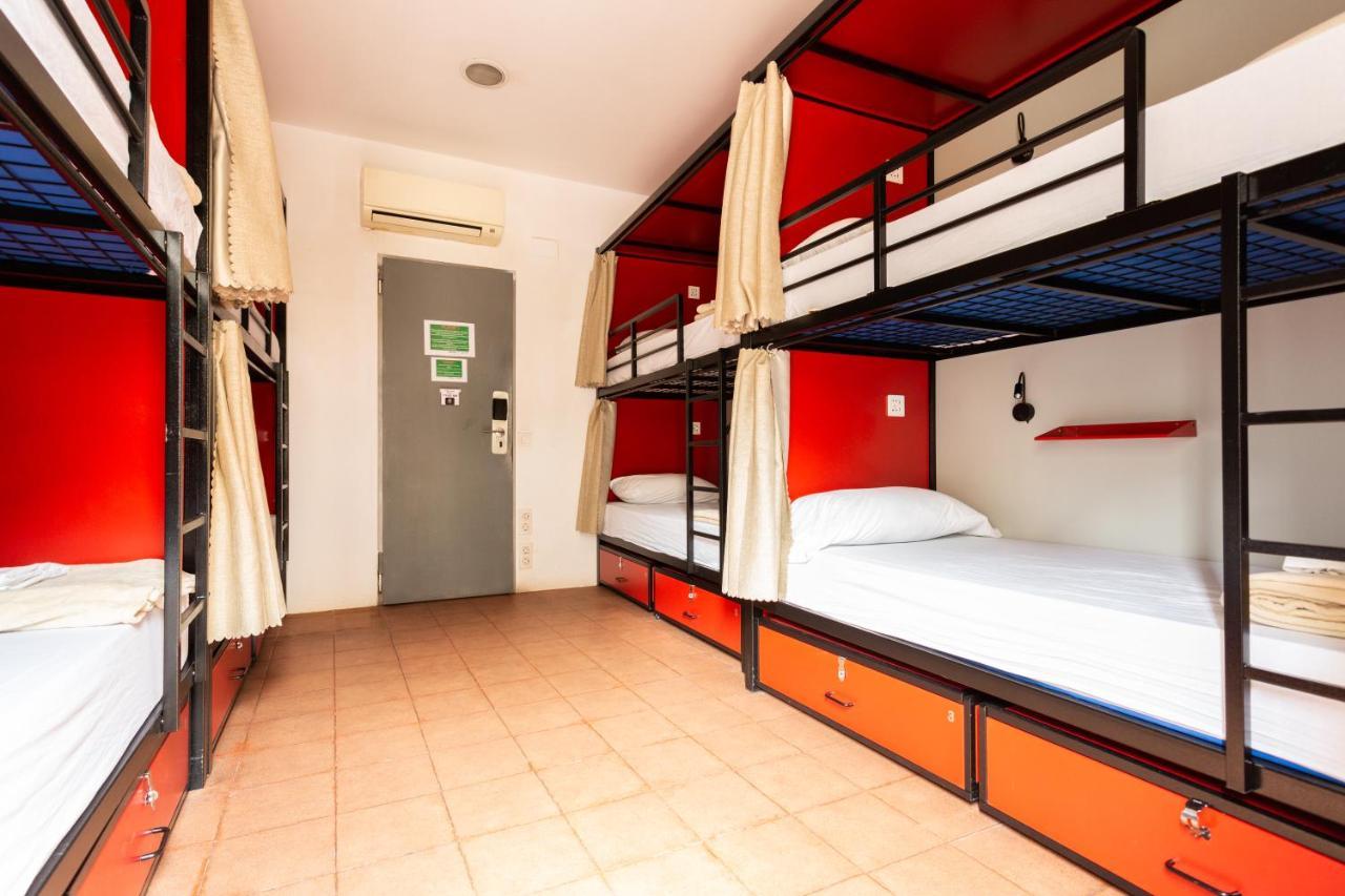 Mambo Tango Hostel Barcelona Exterior photo