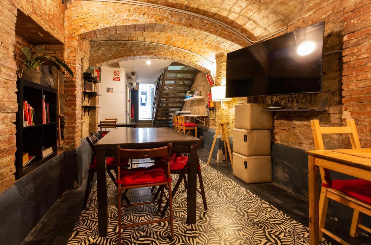 Mambo Tango Hostel Barcelona Exterior photo