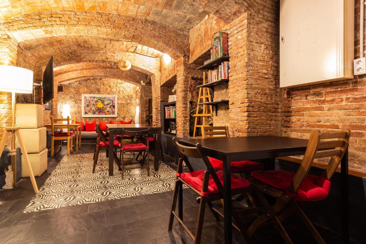 Mambo Tango Hostel Barcelona Exterior photo