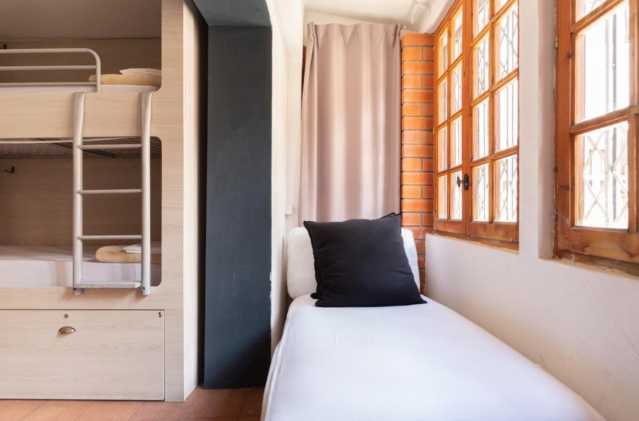 Mambo Tango Hostel Barcelona Exterior photo