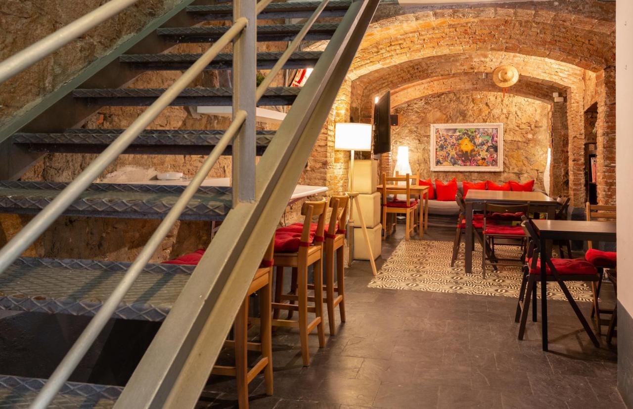 Mambo Tango Hostel Barcelona Exterior photo