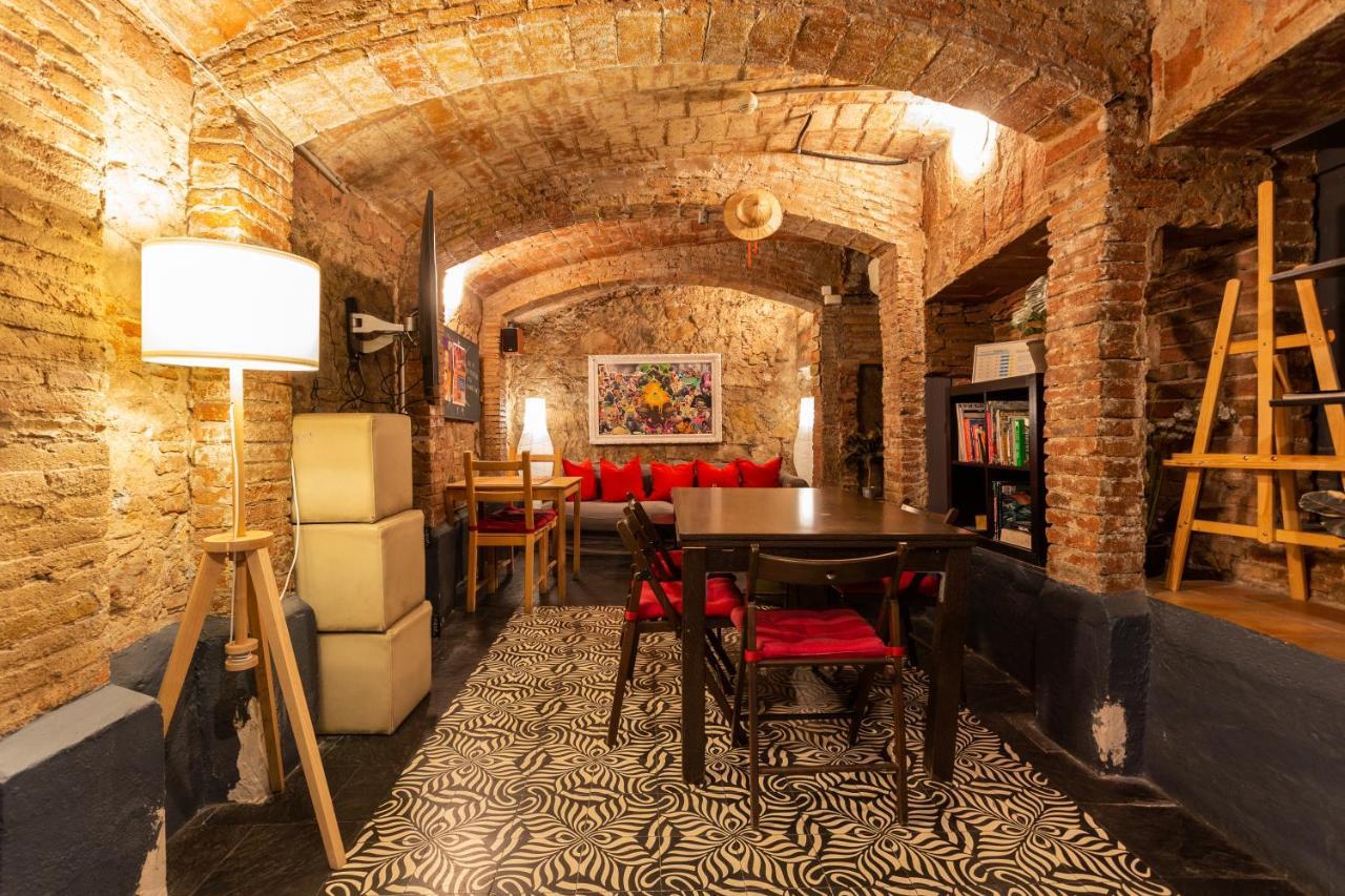 Mambo Tango Hostel Barcelona Exterior photo